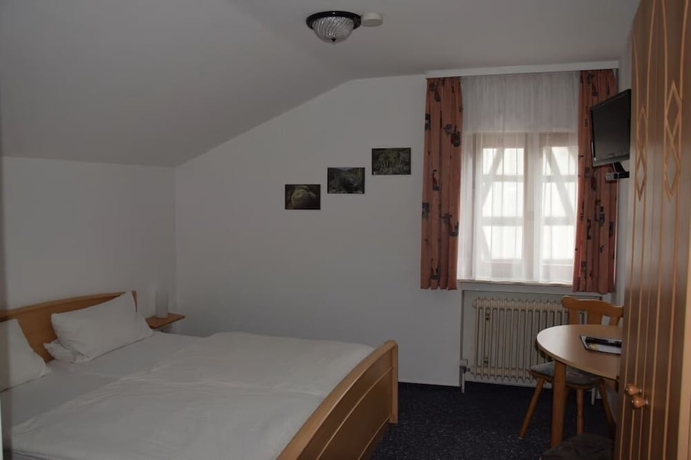 Imagen de la habitación del Hotel Sonne, Sinsheim. Foto 13
