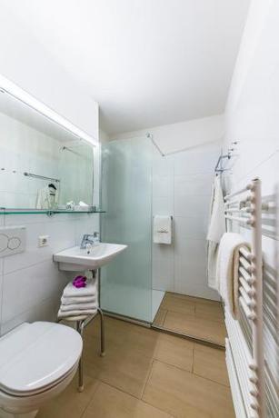 Imagen de la habitación del Hotel Sonnenhof, Aunham. Foto 5