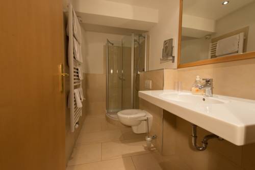 Imagen de la habitación del Hotel St. Ulrich Garni. Foto 11