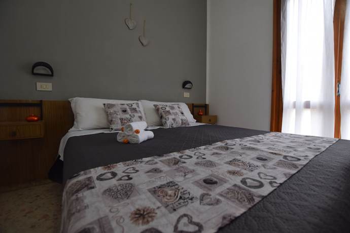 Imagen de la habitación del Hotel Stefania. Foto 7