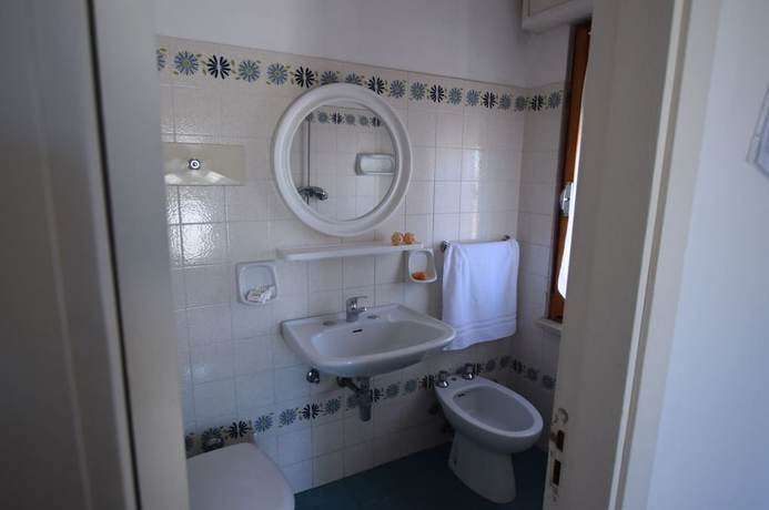 Imagen de la habitación del Hotel Stefania. Foto 18
