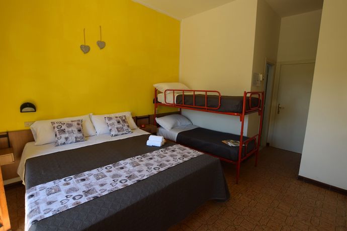 Imagen de la habitación del Hotel Stefania. Foto 19