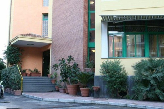 Imagen de los exteriores del Hotel Stefano A Melito. Foto 14