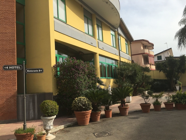 Imagen de los exteriores del Hotel Stefano A Melito. Foto 15