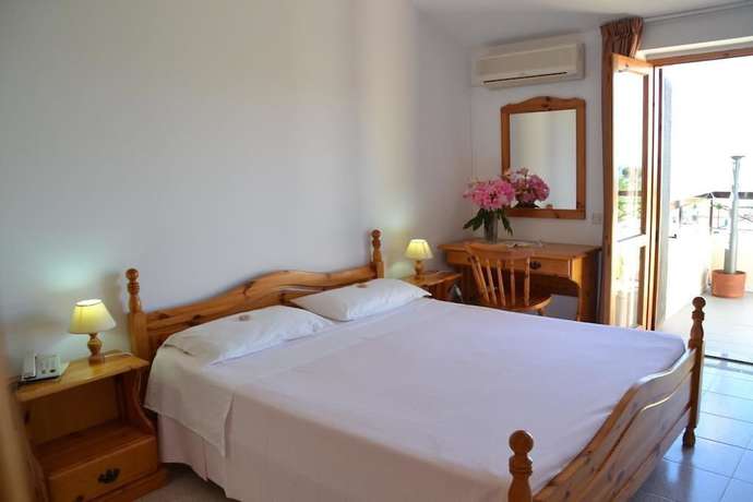 Imagen de la habitación del Hotel Stella Marina. Foto 8