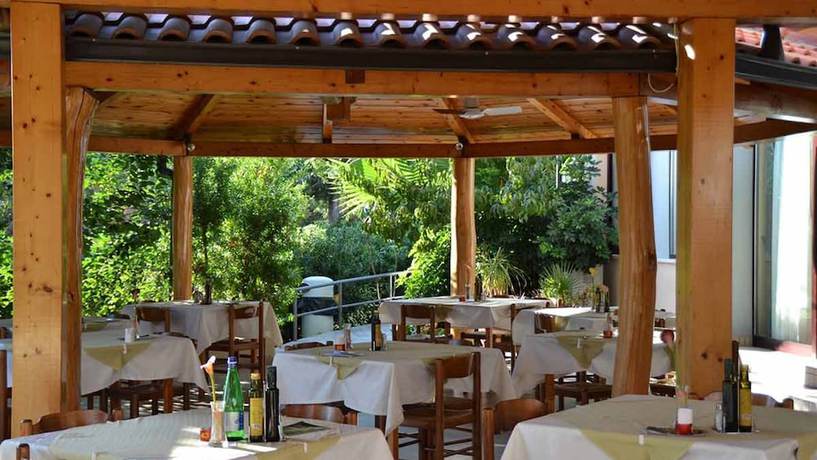 Imagen del bar/restaurante del Hotel Stella Marina. Foto 3