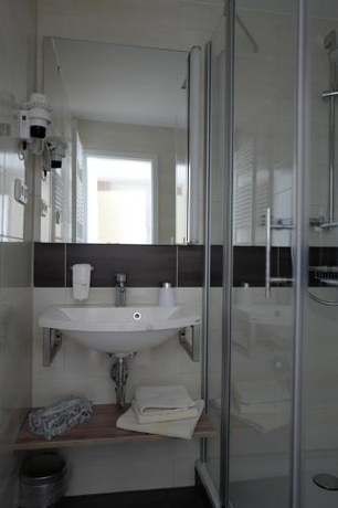 Imagen de la habitación del Hotel Stern, Gersthofen. Foto 6