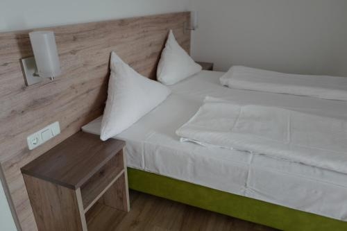 Imagen de la habitación del Hotel Stern, Gersthofen. Foto 8