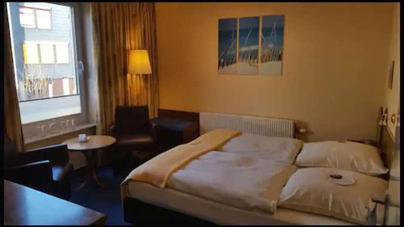 Imagen de la habitación del Hotel Strandhalle. Foto 12