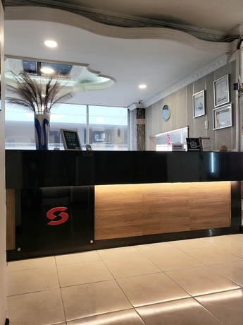 Imagen de los interiores del Hotel Suite Center. Foto 16