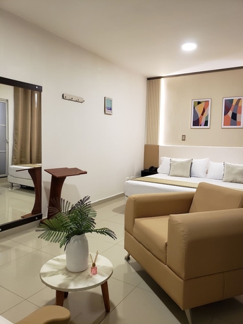 Imagen de la habitación del Hotel Suite Center. Foto 4