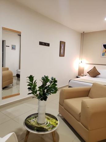 Imagen de la habitación del Hotel Suite Center. Foto 5