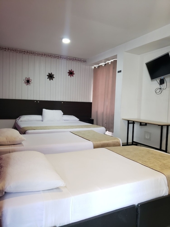 Imagen de la habitación del Hotel Suite Center. Foto 10