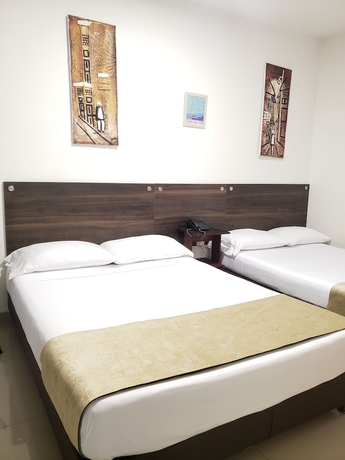 Imagen de la habitación del Hotel Suite Center. Foto 13