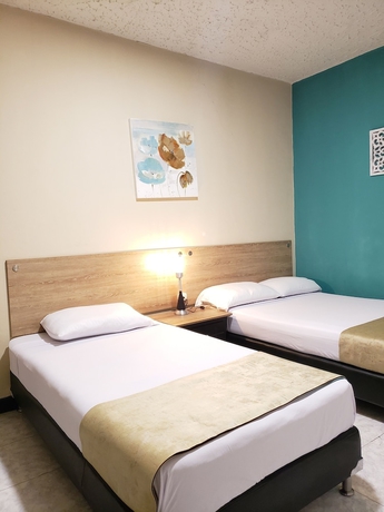 Imagen de la habitación del Hotel Suite Center. Foto 14