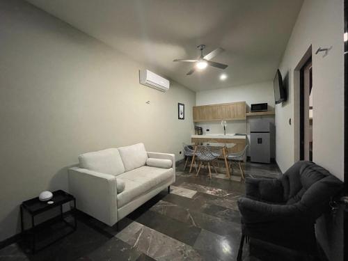 Imagen de la habitación del Hotel Suites La Negra. Foto 19