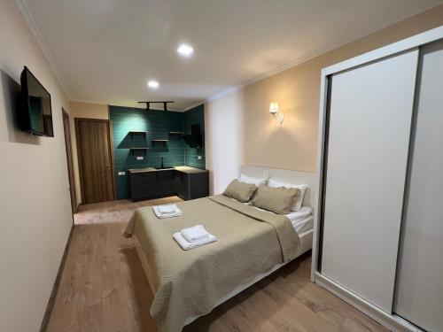 Imagen de la habitación del Hotel Surami. Foto 13