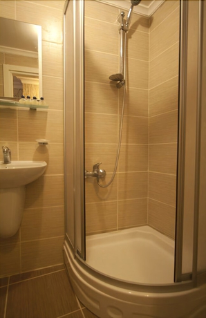 Imagen de la habitación del Hotel Sureyya. Foto 16