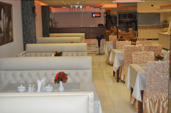 Imagen del bar/restaurante del Hotel Sureyya. Foto 2