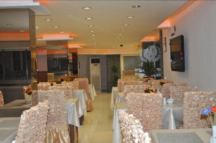 Imagen del bar/restaurante del Hotel Sureyya. Foto 3