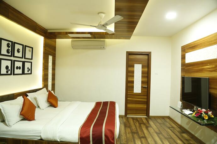 Imagen de la habitación del Hotel Surya. Foto 7