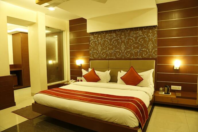 Imagen de la habitación del Hotel Surya. Foto 9