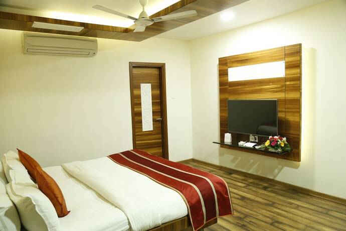 Imagen de la habitación del Hotel Surya. Foto 11