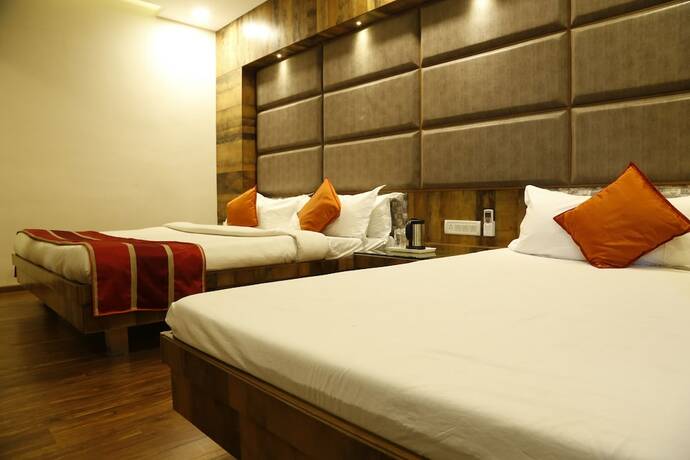 Imagen de la habitación del Hotel Surya. Foto 12