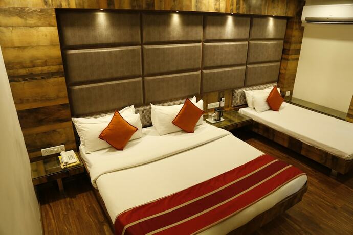 Imagen de la habitación del Hotel Surya. Foto 13