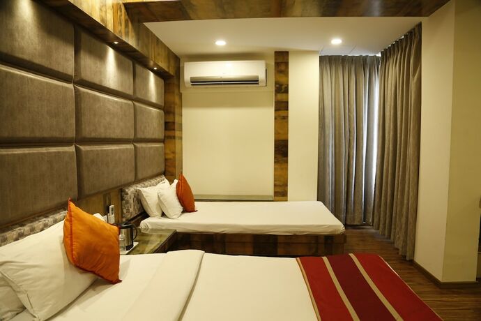 Imagen de la habitación del Hotel Surya. Foto 14