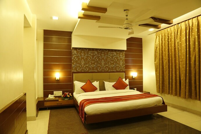 Imagen de la habitación del Hotel Surya. Foto 15
