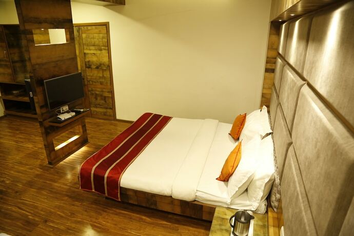Imagen de la habitación del Hotel Surya. Foto 16