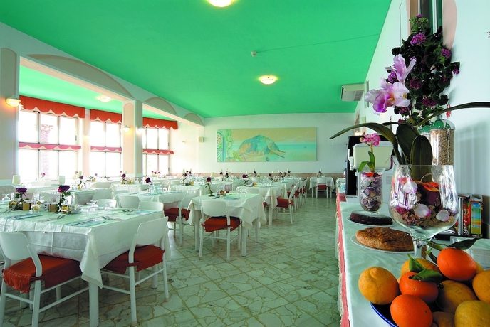 Imagen del bar/restaurante del Hotel Terme Casa Rosa. Foto 3