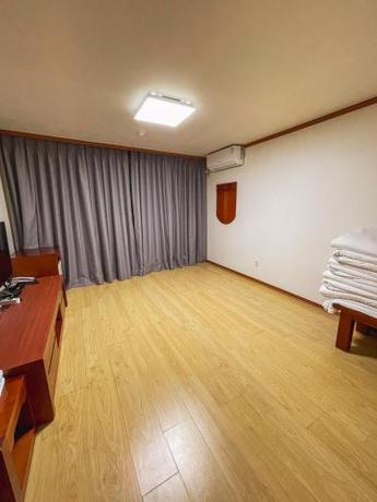 Imagen de la habitación del Hotel Terramar. Foto 18