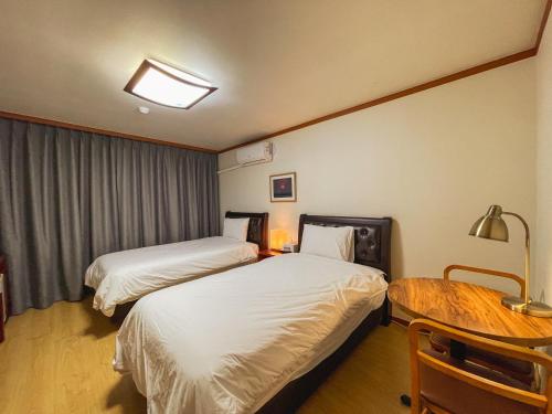 Imagen de la habitación del Hotel Terramar. Foto 20