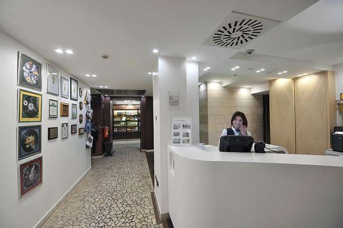 Imagen de los interiores del Hotel Testani Frosinone. Foto 18