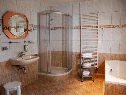 Imagen de la habitación del Hotel Thalfried. Foto 16