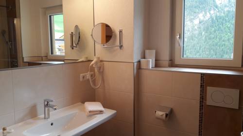 Imagen de la habitación del Hotel Thaneller. Foto 4