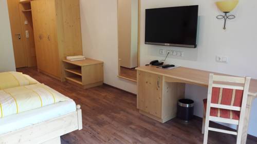 Imagen de la habitación del Hotel Thaneller. Foto 8