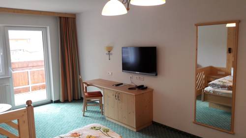 Imagen de la habitación del Hotel Thaneller. Foto 11