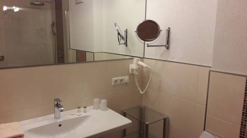 Imagen de la habitación del Hotel Thaneller. Foto 15