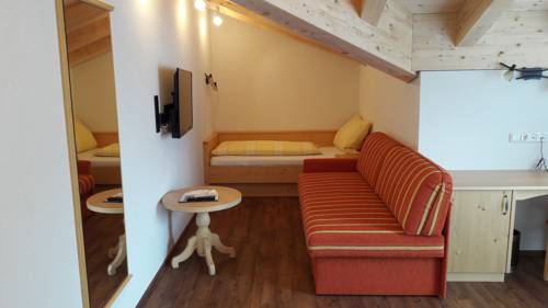 Imagen de la habitación del Hotel Thaneller. Foto 16