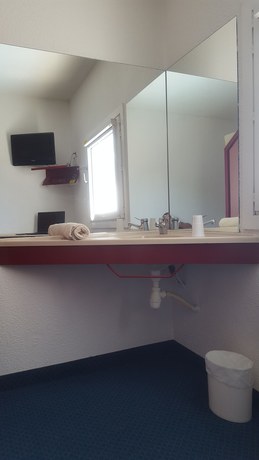 Imagen de la habitación del Hotel Thania. Foto 6
