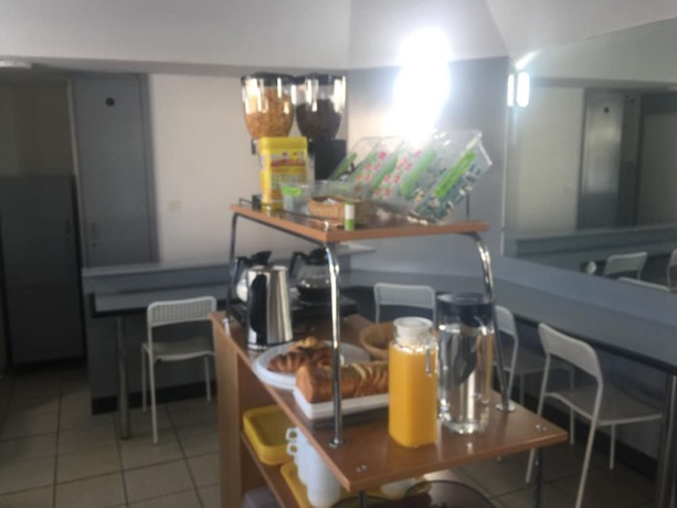 Imagen del bar/restaurante del Hotel Thania. Foto 5