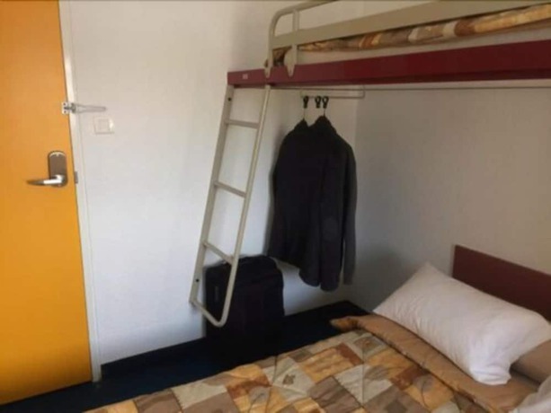 Imagen de la habitación del Hotel Thania. Foto 12