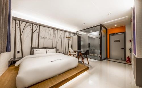 Imagen de la habitación del Hotel The Ocean. Foto 17