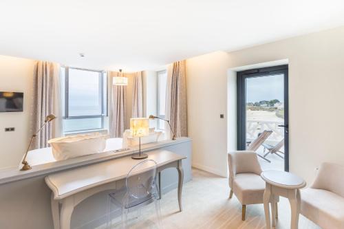 Imagen de la habitación del Hotel The Originals De La Mer (ex Relais Du Silenc. Foto 9