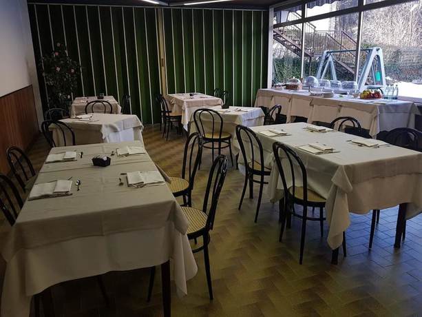 Imagen del bar/restaurante del Hotel Topazio. Foto 5