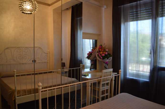 Imagen de la habitación del Hotel Torvaianica. Foto 7