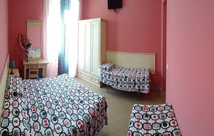 Imagen de la habitación del Hotel Torvaianica. Foto 8